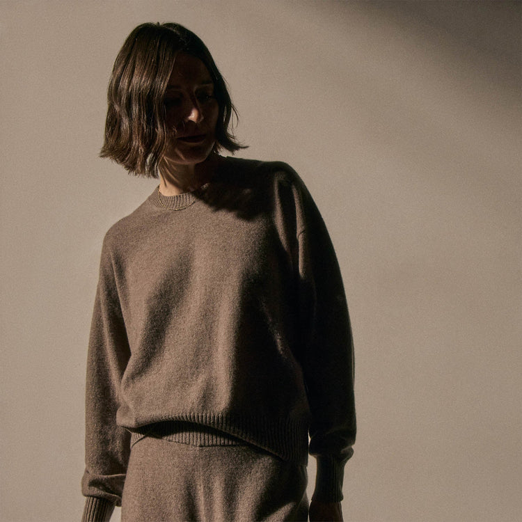 Spun Cashmere Crew Neck in Warm Brown | James Perse Los Angeles