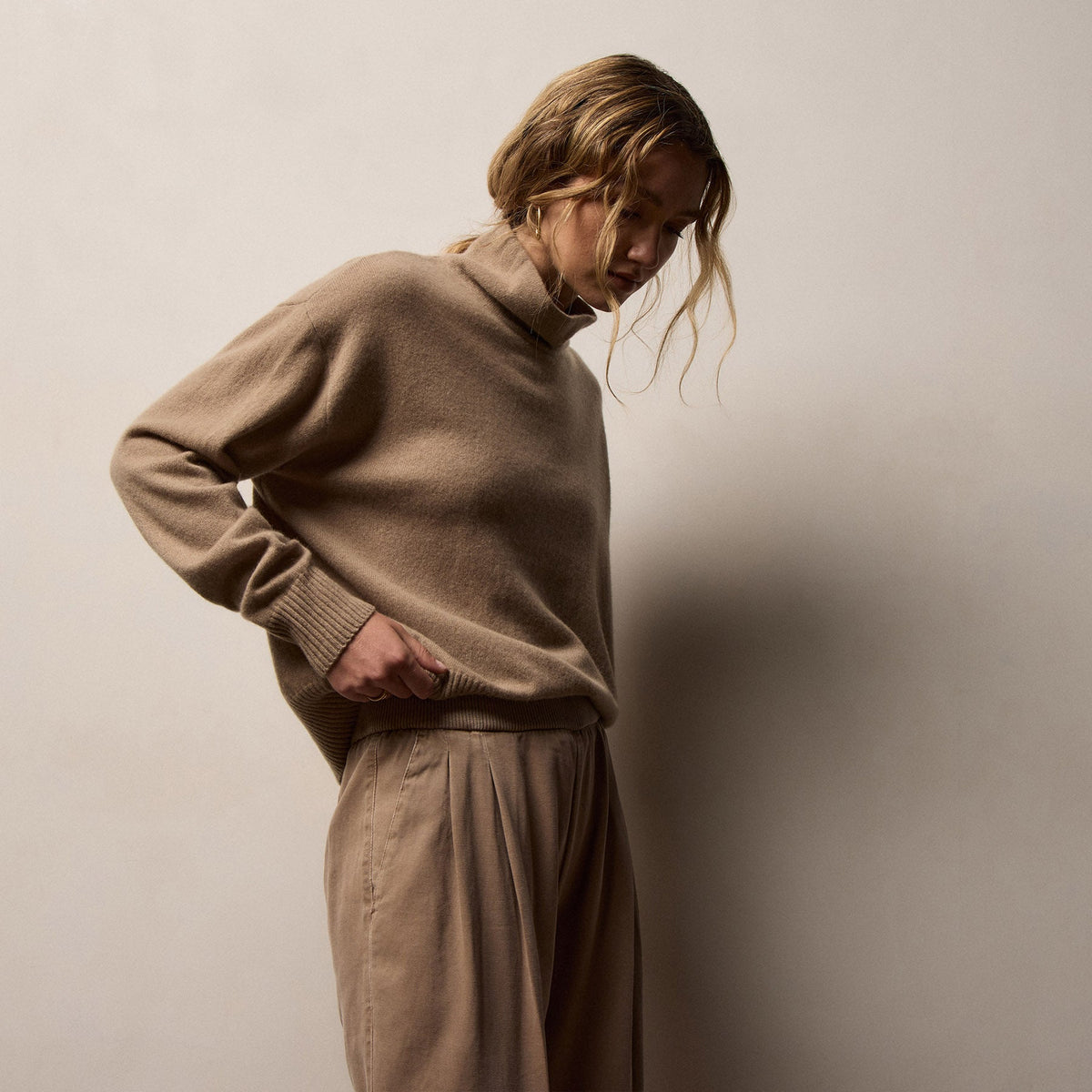 Spun Cashmere Funnel Neck in Coffee | James Perse Los Angeles