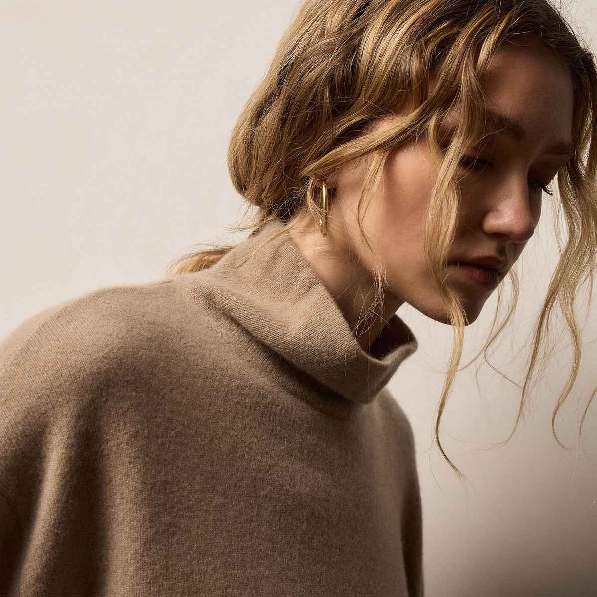 Spun Cashmere Funnel Neck in Coffee | James Perse Los Angeles