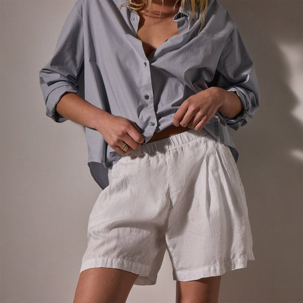 Lightweight Linen Pleated Short in White | James Perse Los Angeles