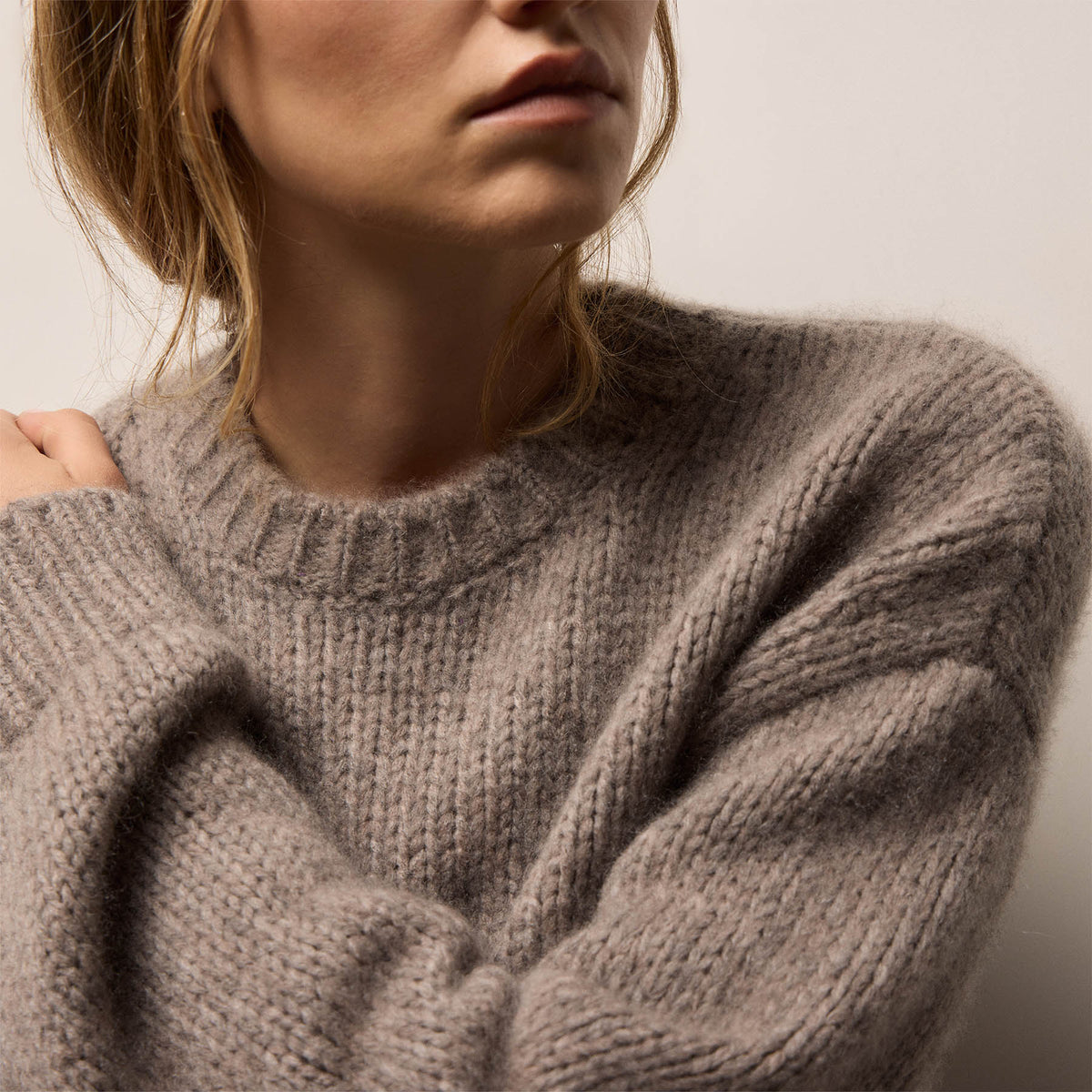 Lightweight Open Stitch Cashmere Crew in Beige Melange | James Perse Los Angeles