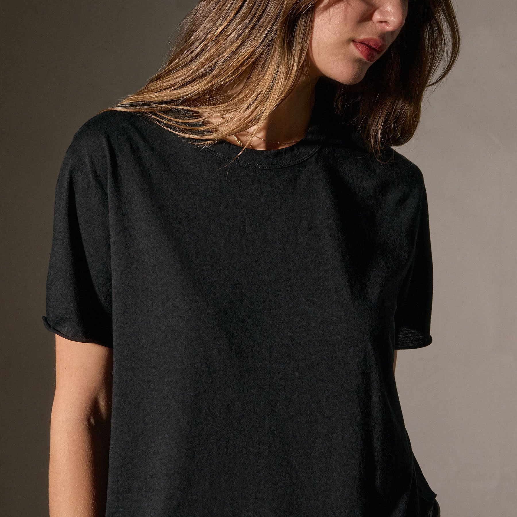 Cotton Linen Silk Jersey Tee in Black | James Perse Los Angeles