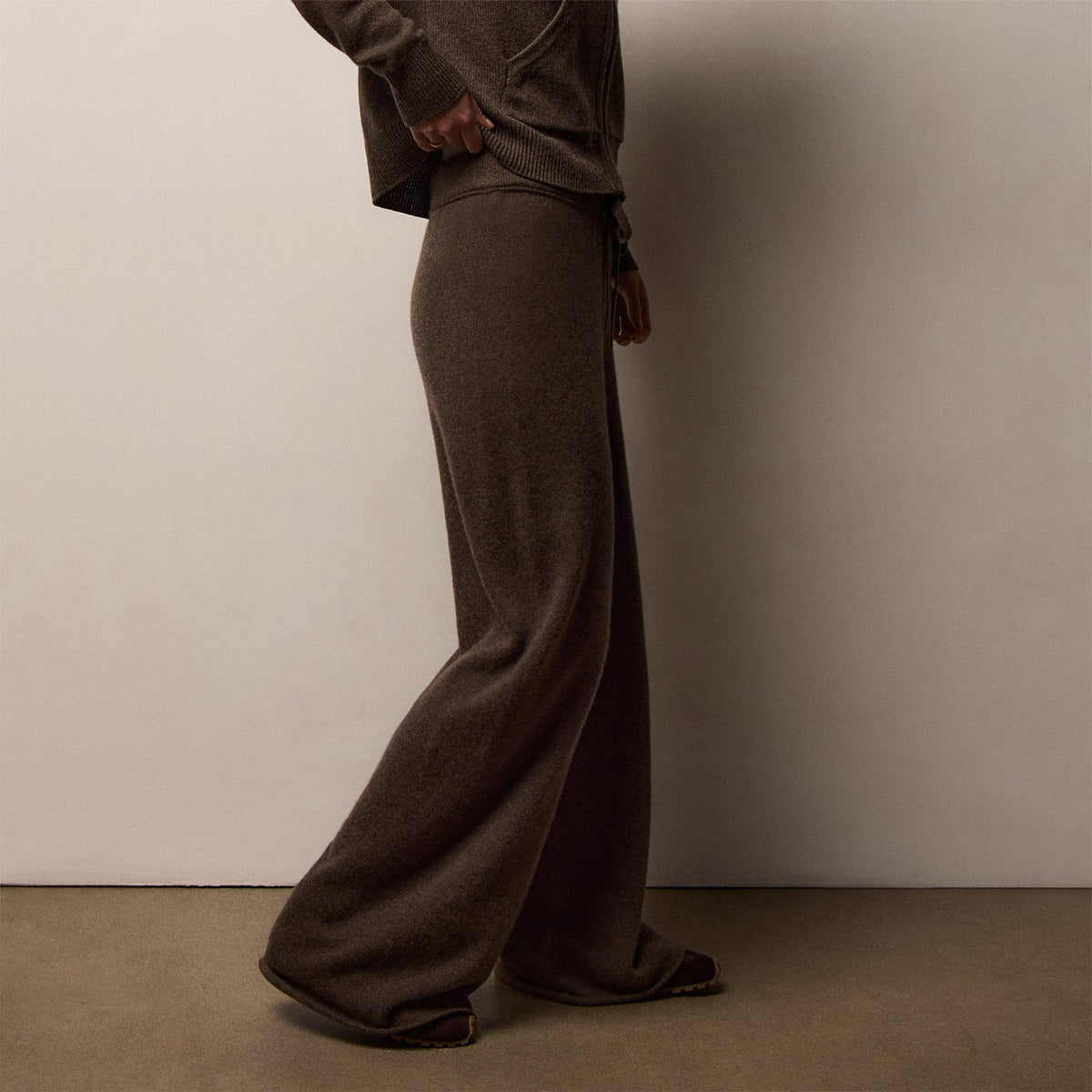 Cashmere Wide Leg Track Pant in Porcupine | James Perse Los Angeles
