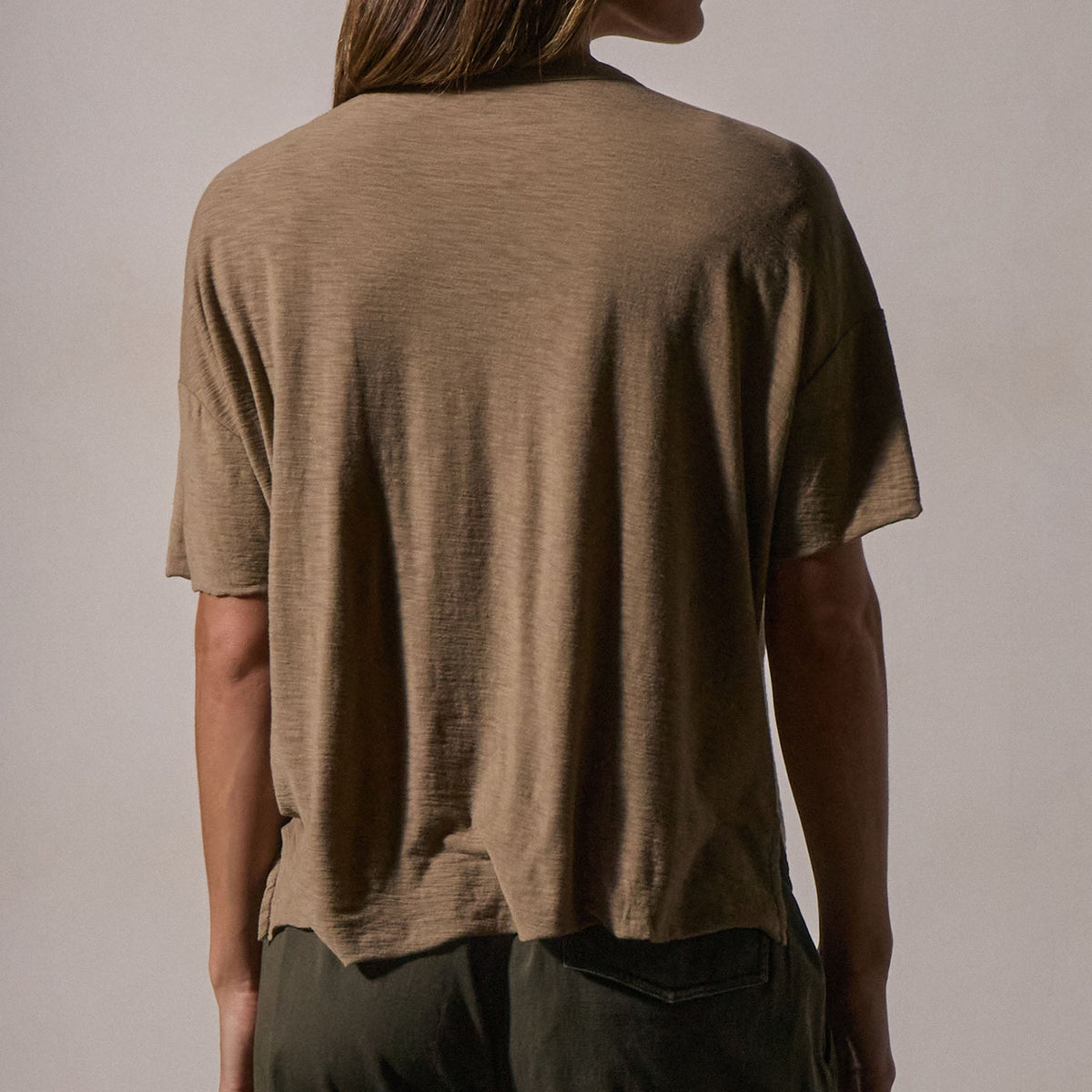 Short Sleeve Pocket Tee in Trooper | James Perse Los Angeles
