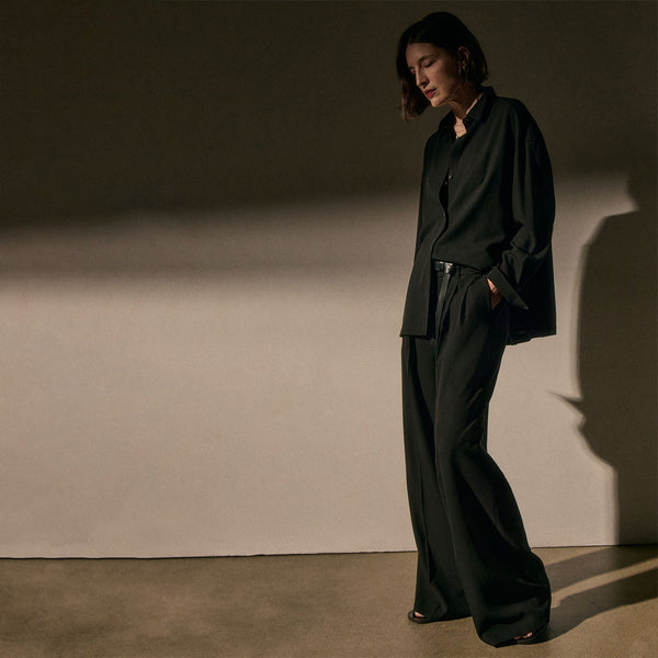 Wide Band Pleated Trouser in Black | James Perse Los Angeles