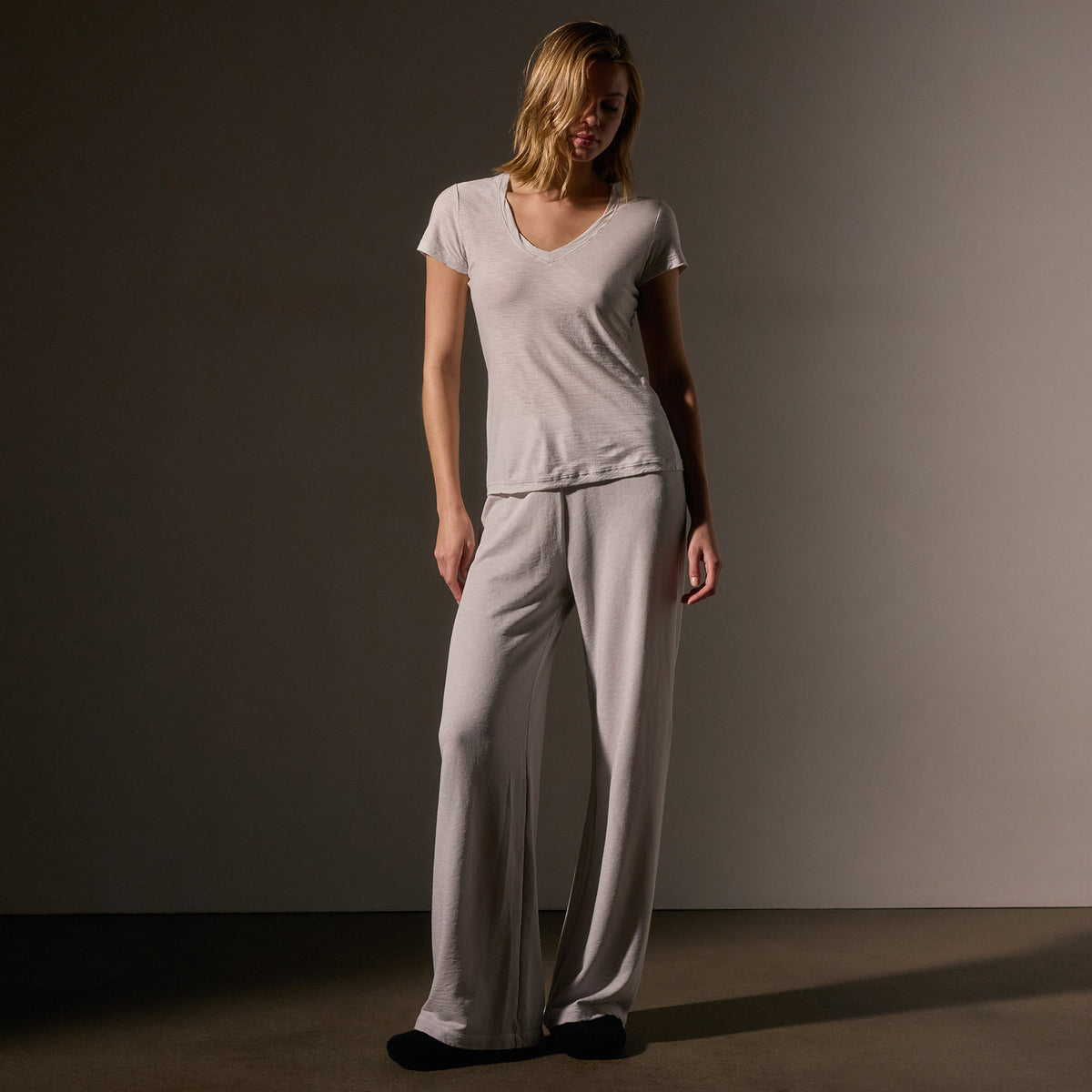 Sheer Slub Casual V Neck in Light Mist | James Perse Los Angeles