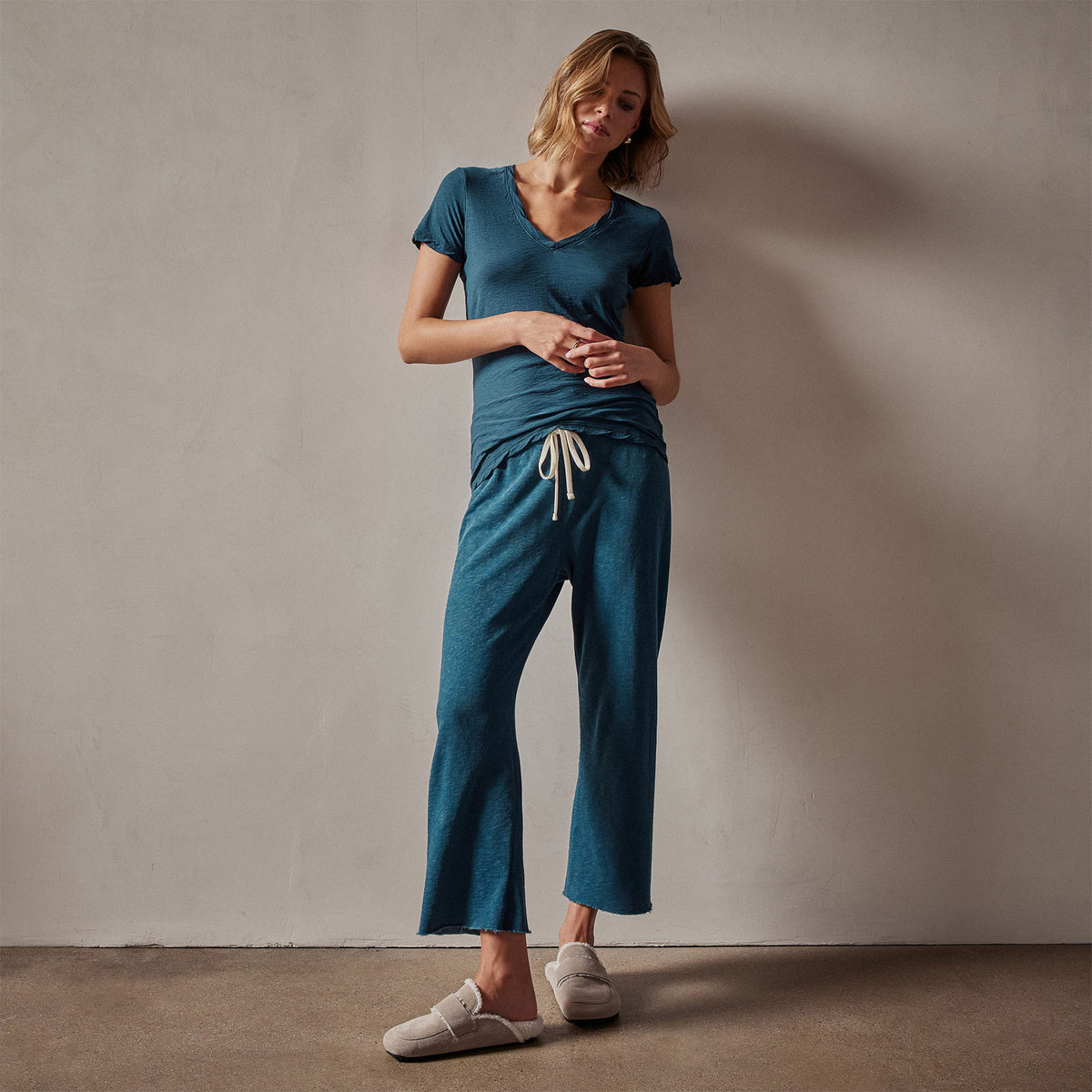 Sheer Slub Casual V Neck in Teal | James Perse Los Angeles