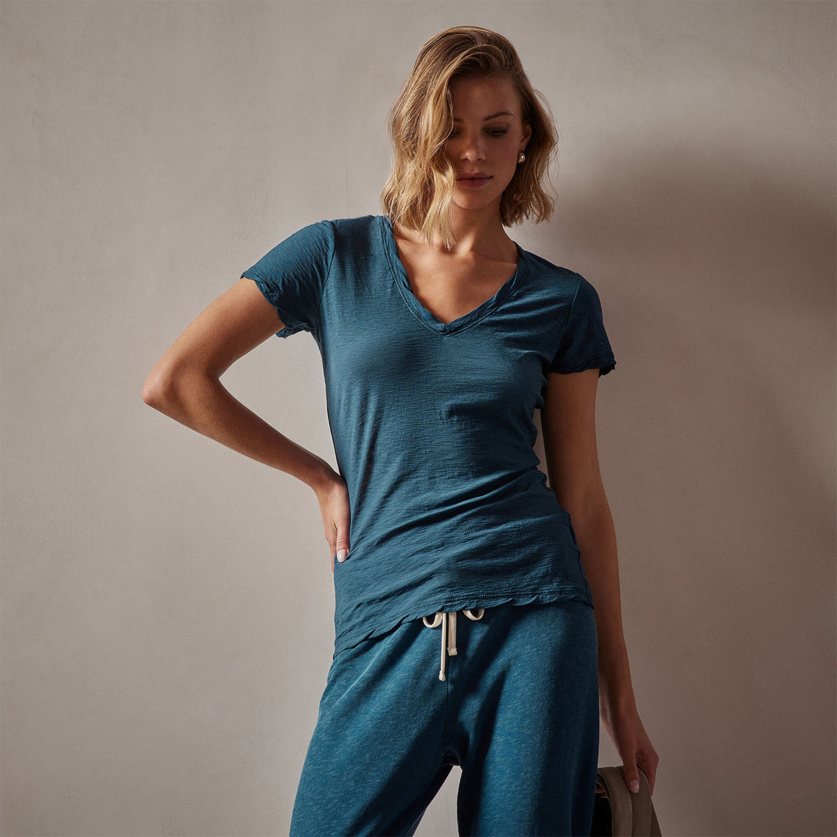 Sheer Slub Casual V Neck in Teal | James Perse Los Angeles