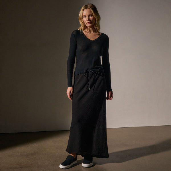 Deep V Tee in Black | James Perse Los Angeles