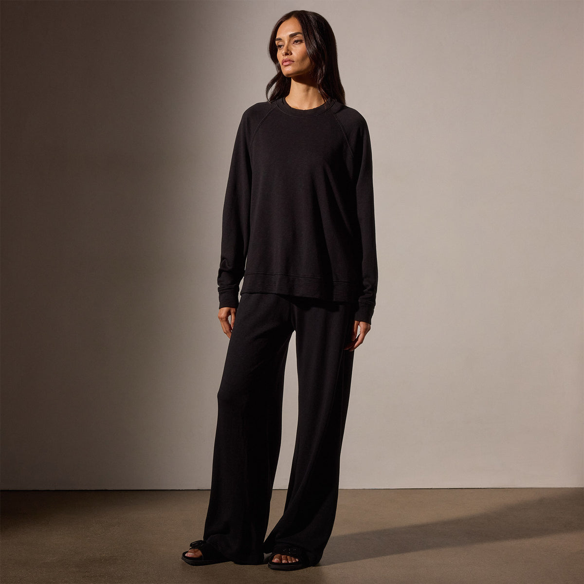 Vintage French Terry Relaxed Sweatshirt in Black | James Perse Los Angeles