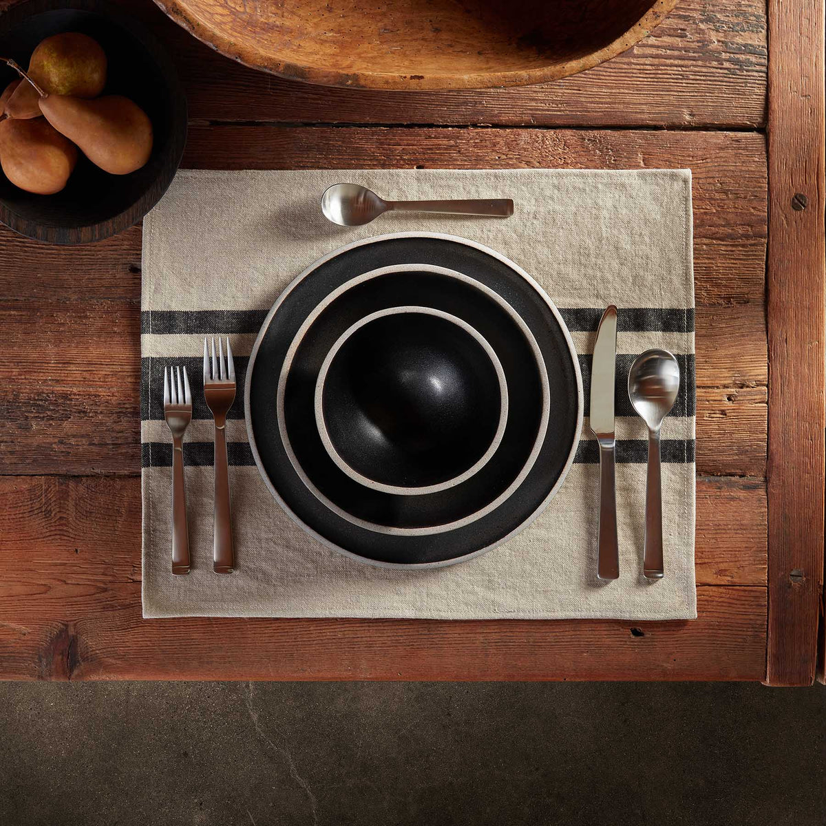 Three Stripe Placemat in Natural/Black | James Perse Los Angeles