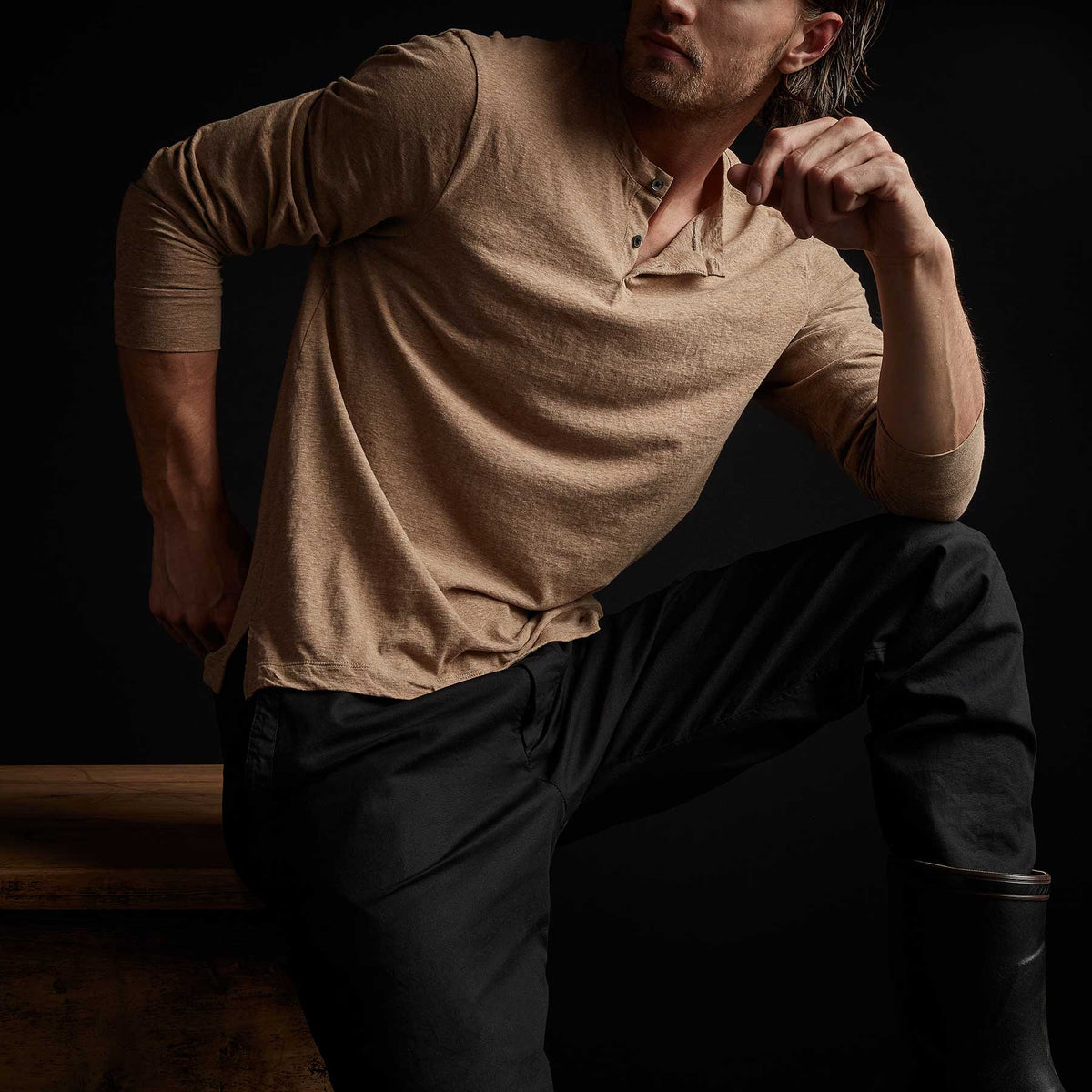 High Twist Recycled Jersey Henley in Heather Camel | James Perse Los Angeles