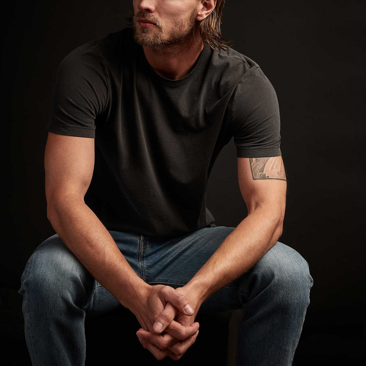 Short Sleeve Crew Neck in Carbon Pigment | James Perse Los Angeles