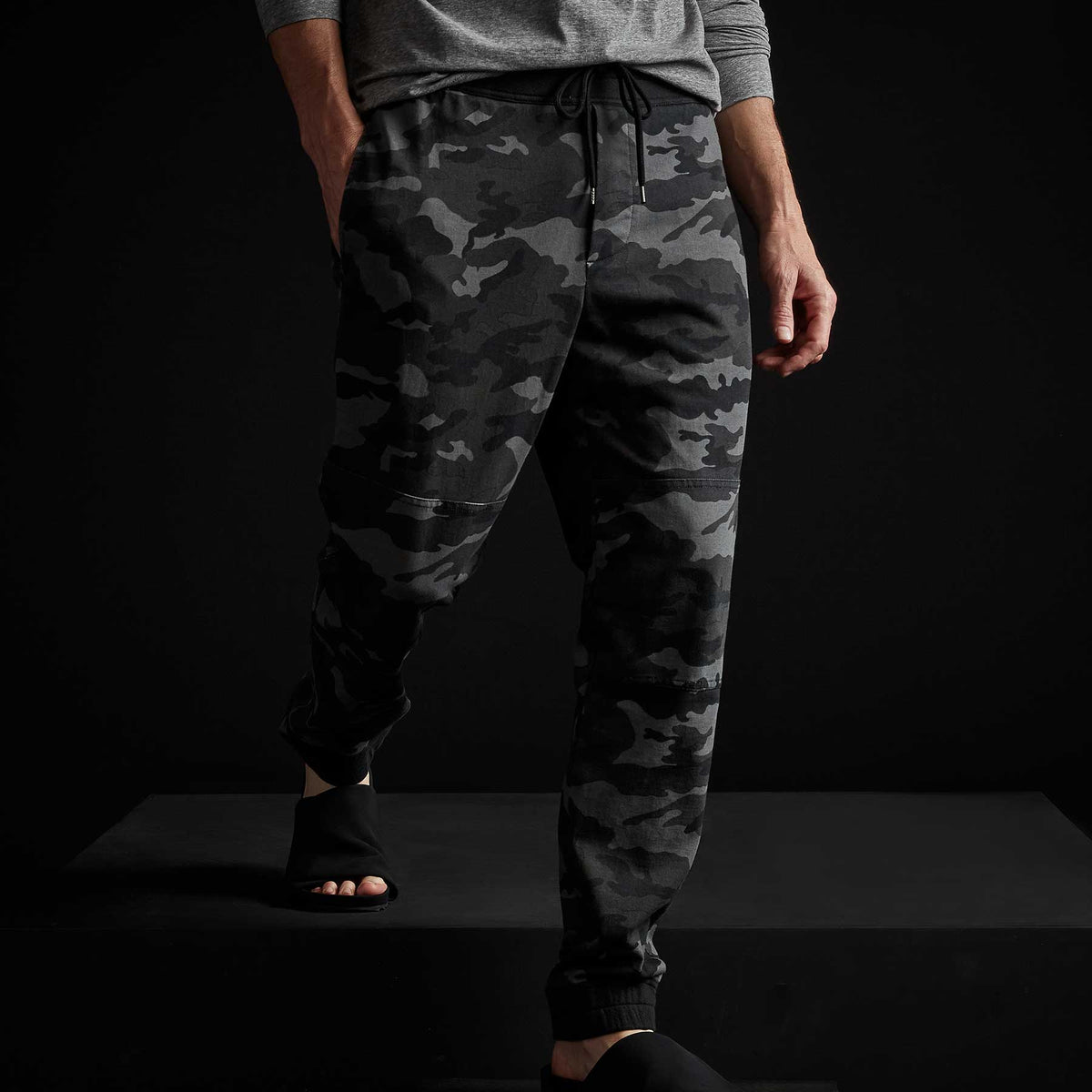 Contrast Camo Jogger in Night Camo | James Perse Los Angeles
