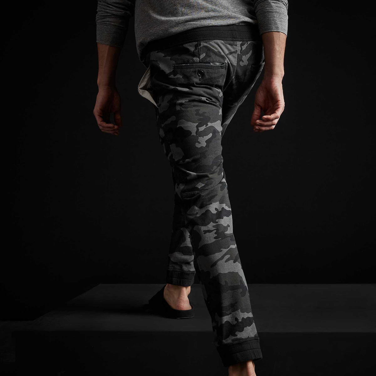 Contrast Camo Jogger in Night Camo | James Perse Los Angeles