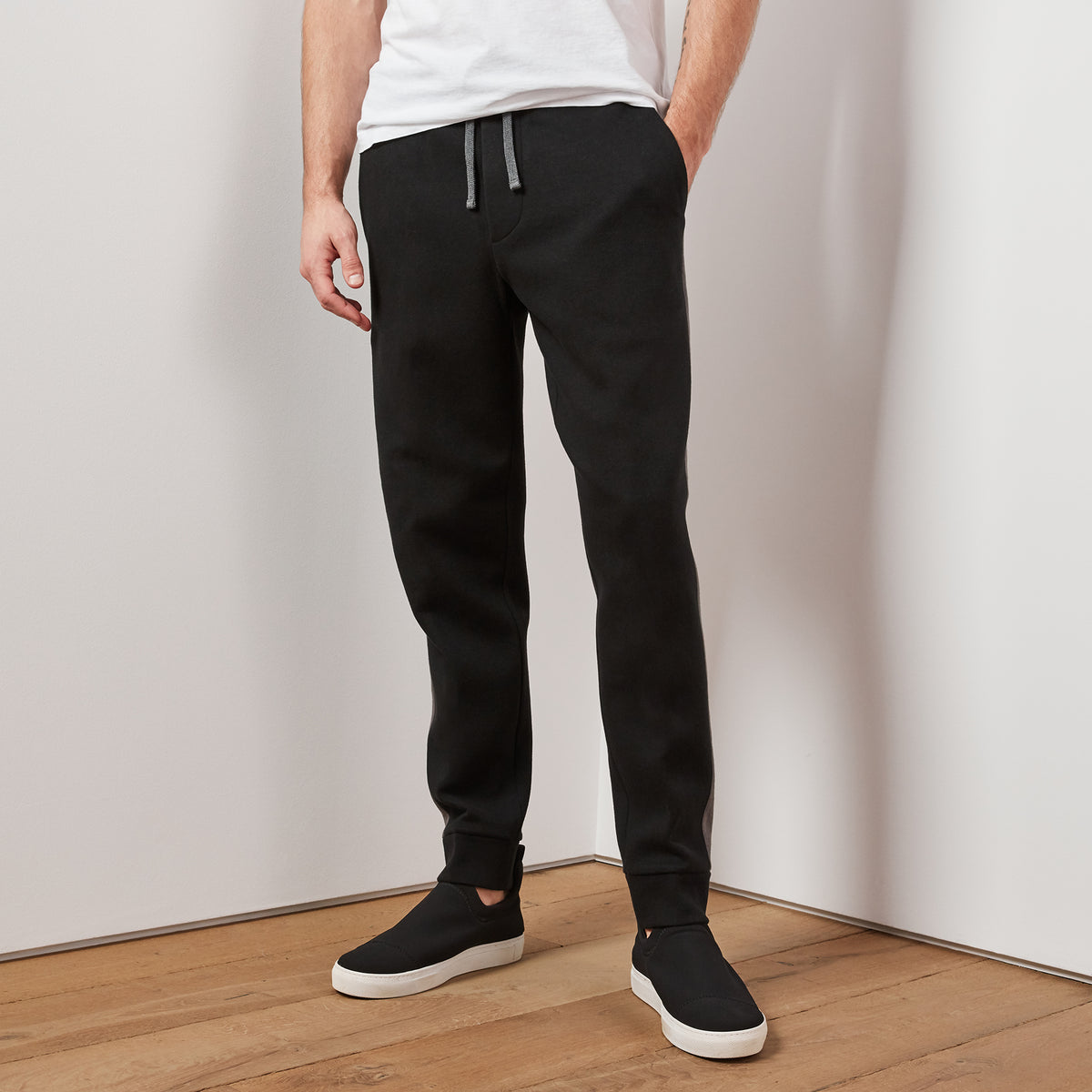 Collegiate Sweatpant  In Black/Carbon | James Perse Los Angeles
