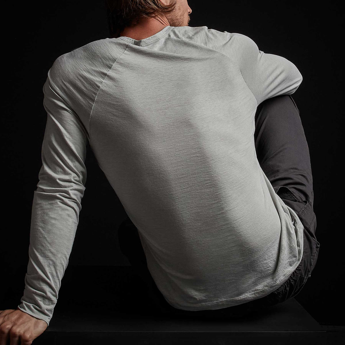 Recycled Lotus Jersey Raglan Crew in Skylight | James Perse Los Angeles