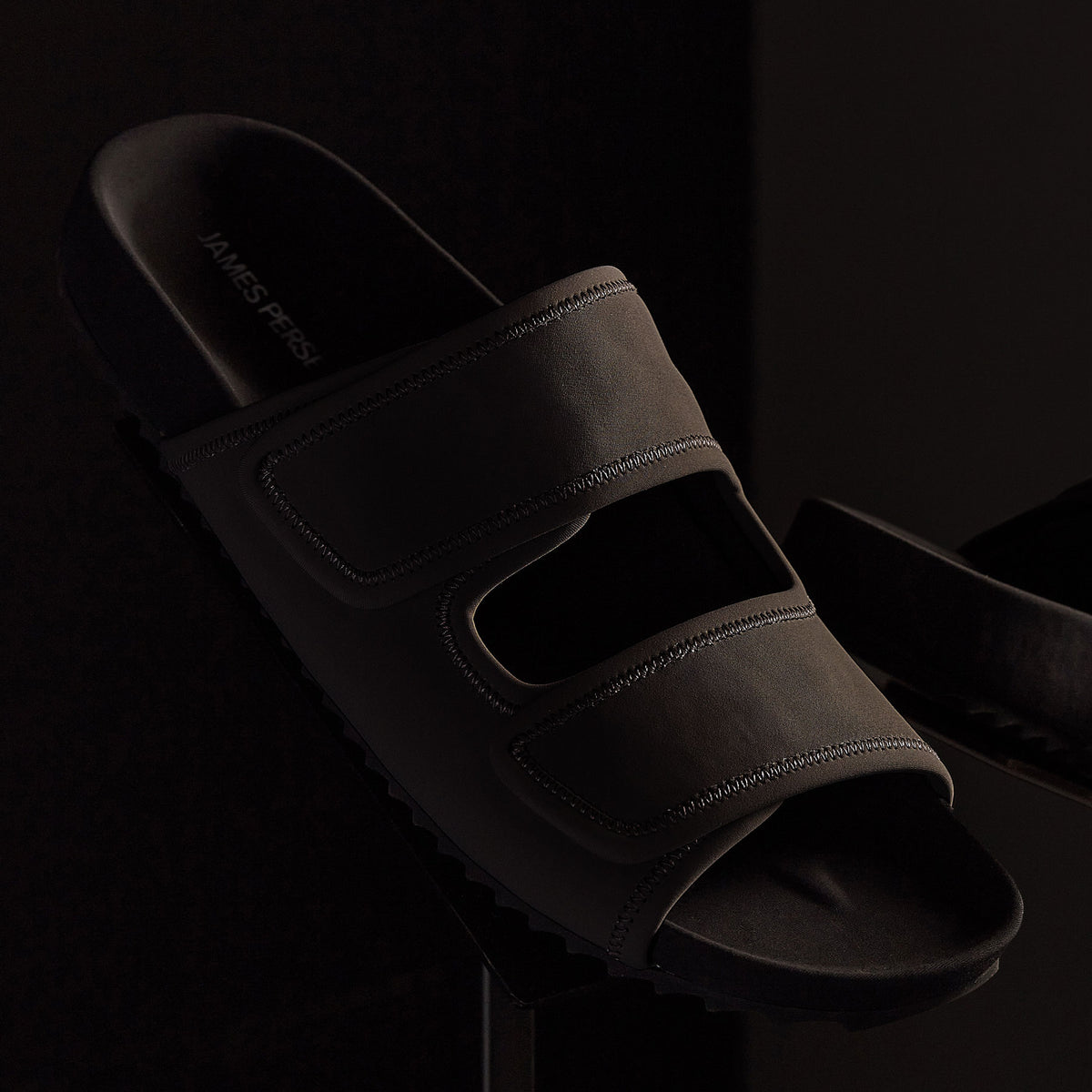 Binding Velcro Slide - Black/Black | James Perse Los Angeles