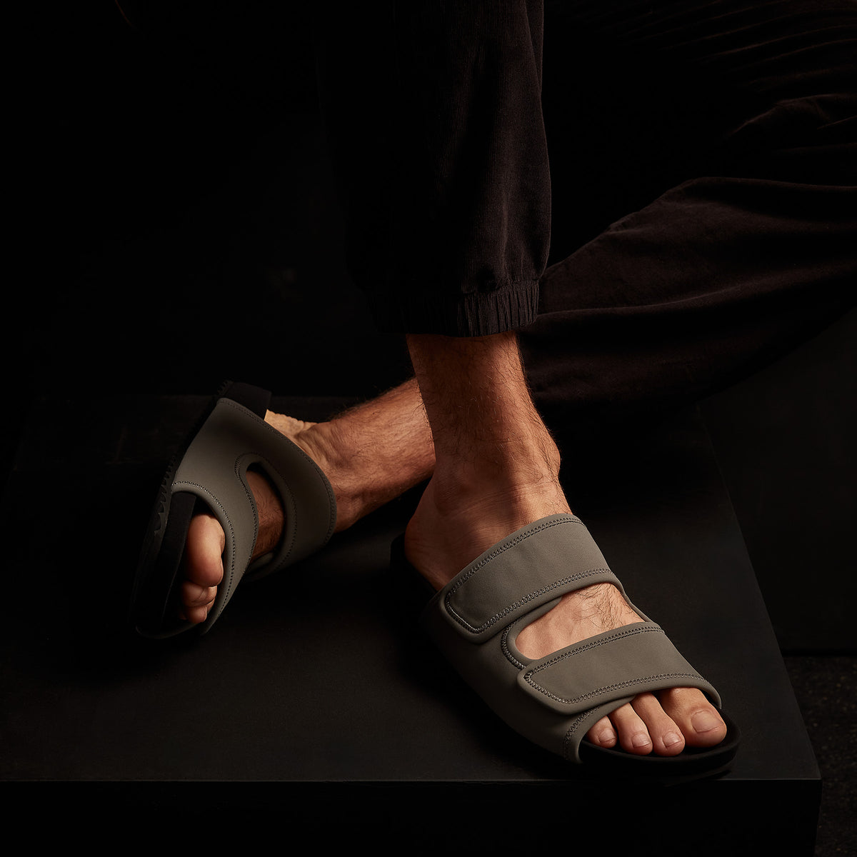 Binding Velcro Slide - Army Green/Black | James Perse Los Angeles