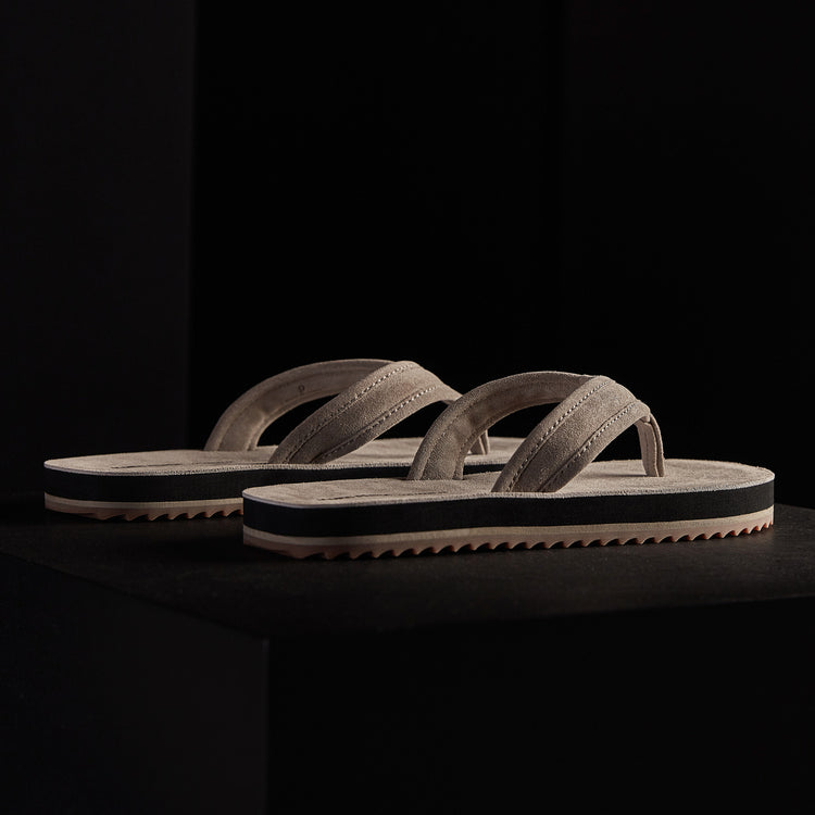 Men's Suede Flip Flop in Earth | James Perse Los Angeles