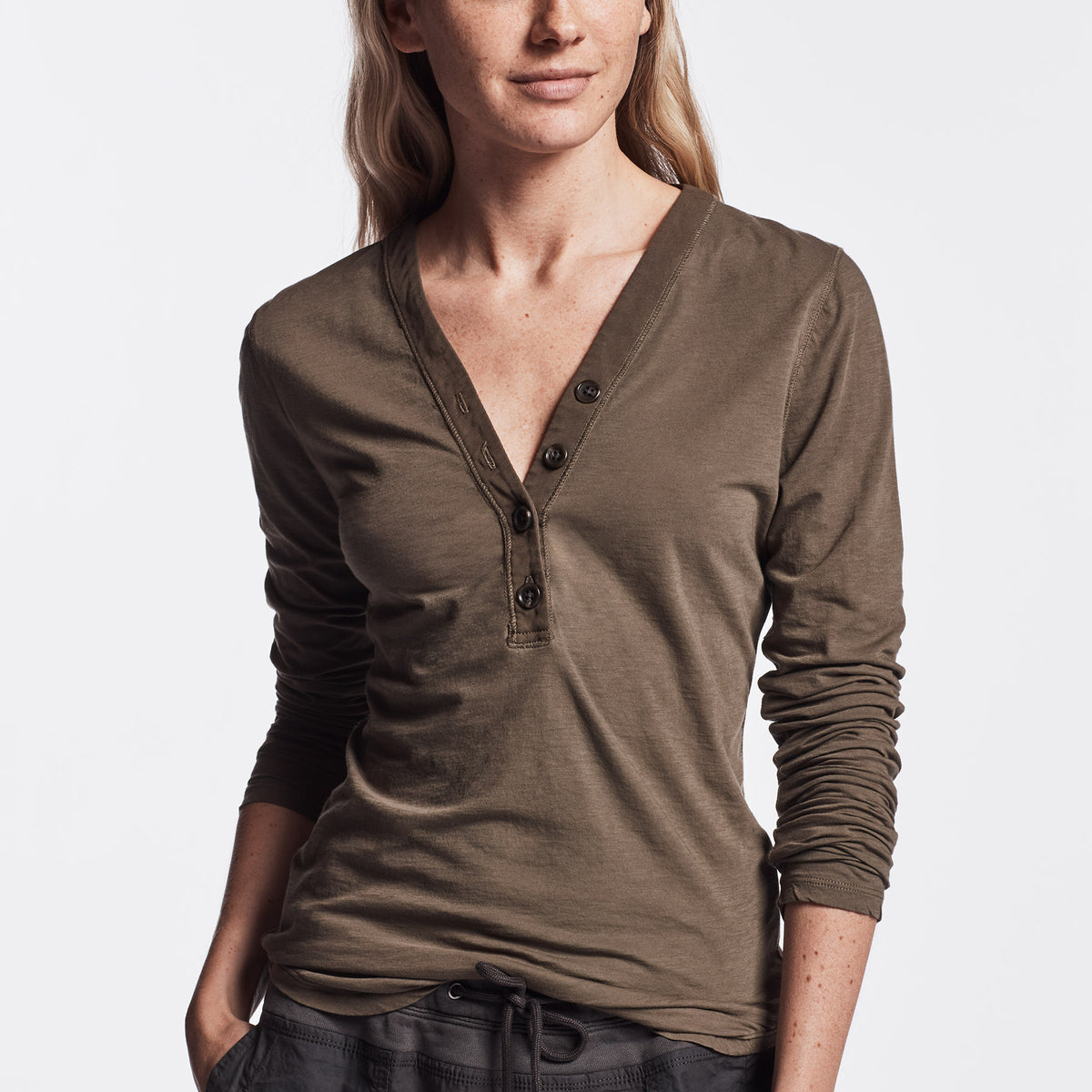 Featherweight Jersey Henley In Army Green | James Perse Los Angeles