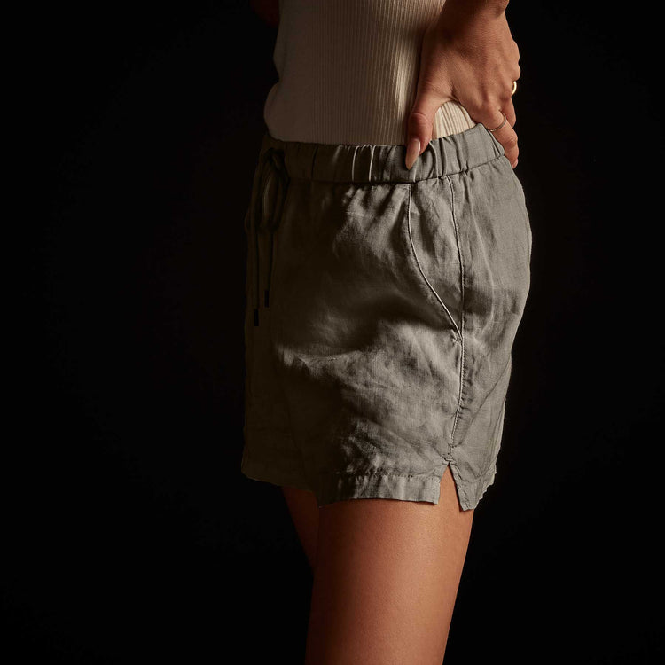 Lightweight Linen Short - Platoon Pigment | James Perse Los Angeles