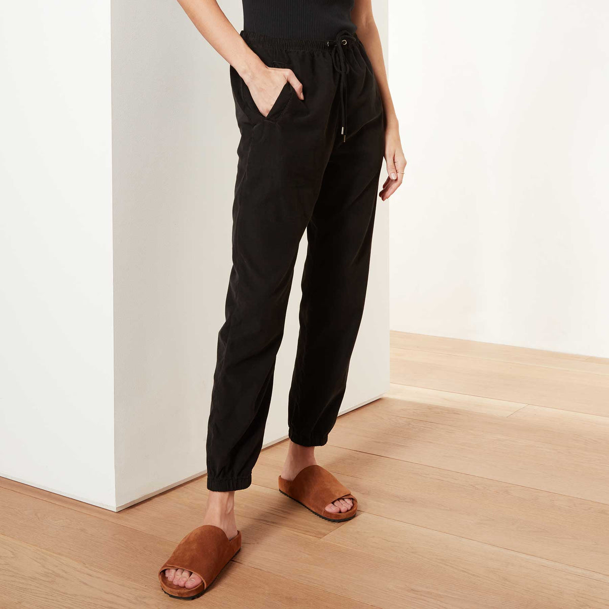 Fine Corduroy Pant - Black | James Perse Los Angeles