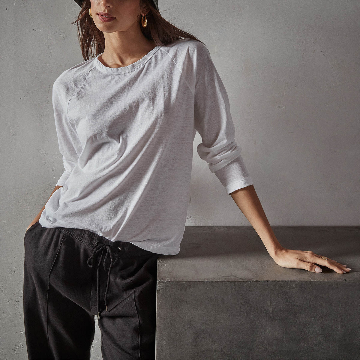 Recycled Jersey Raglan Crew in White | James Perse Los Angeles