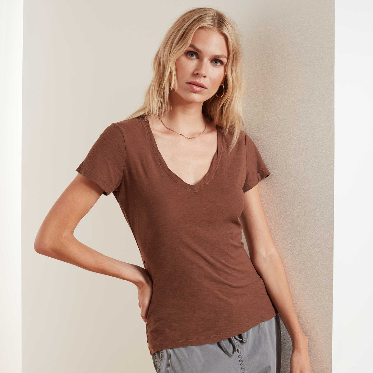 Sheer Slub Casual V Neck In Malt | James Perse Los Angeles